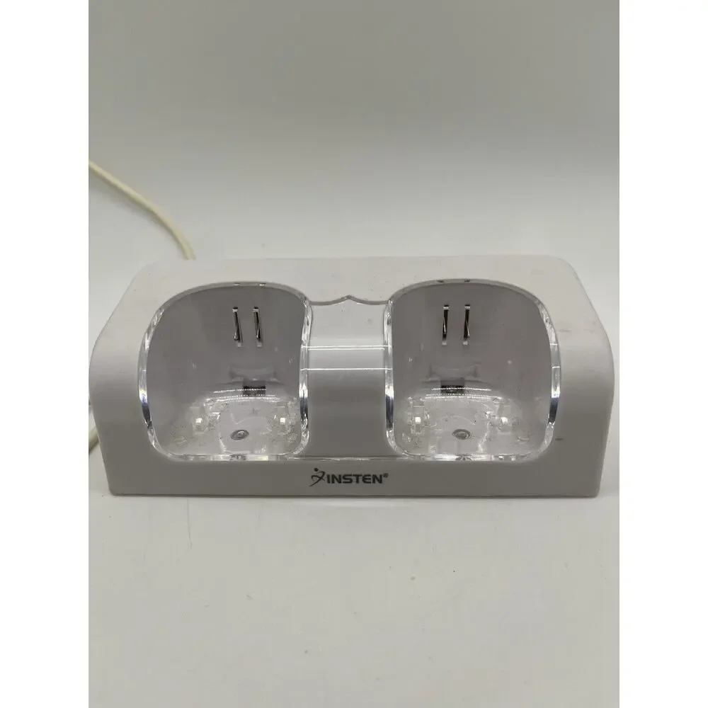 Insten Wii Remote Dual Charging Station With Batteries